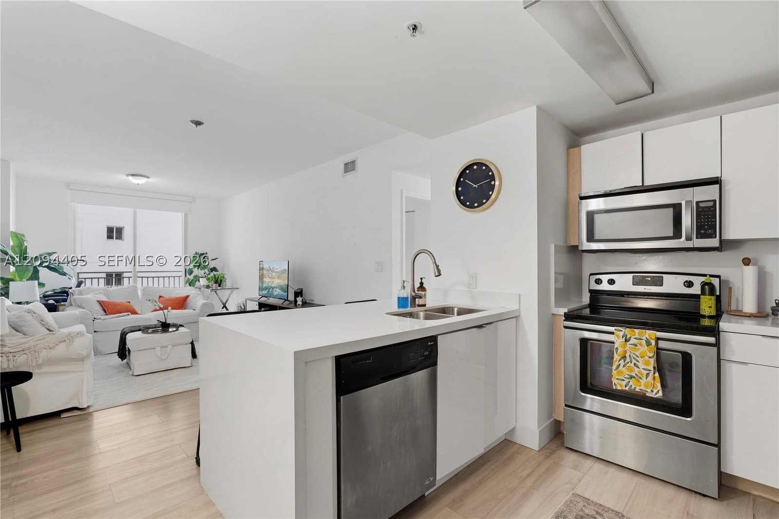 1+1 Condo — 185 14th Ter #1402, Miami, FL 33131
