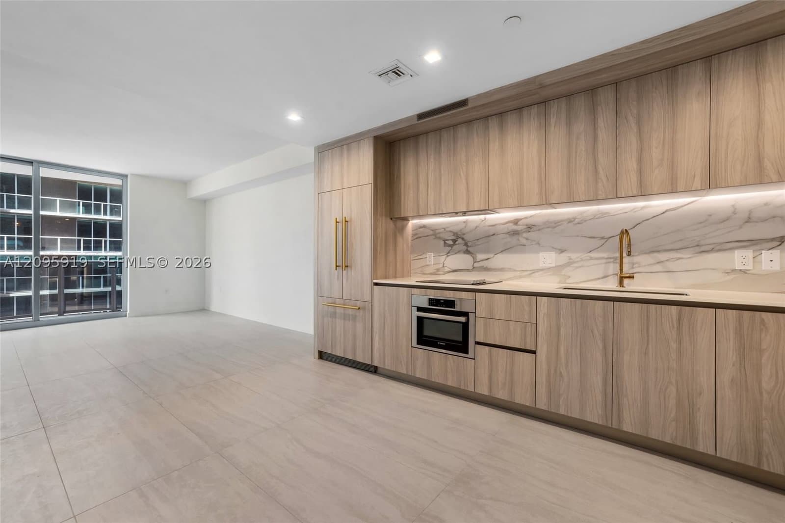 1-bedroom Condo — 77 5 Street #1708, Miami, FL 33131