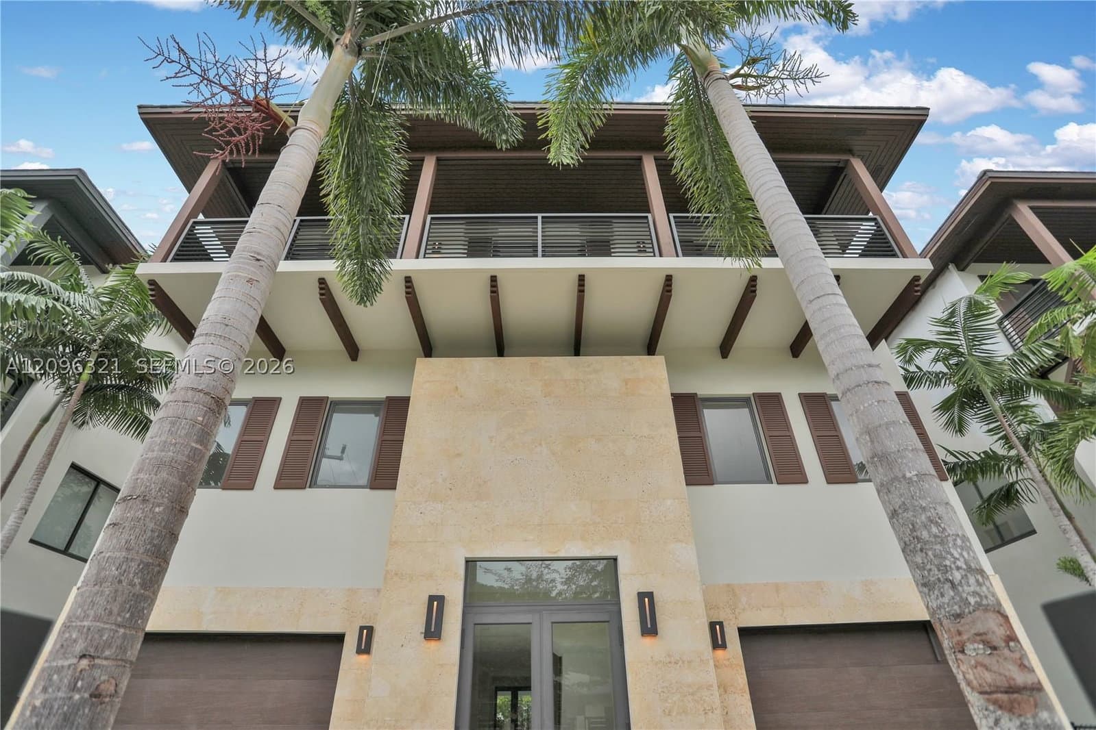 4+1 Müstakil ev — 3550 Glencoe St, Miami, FL 33133