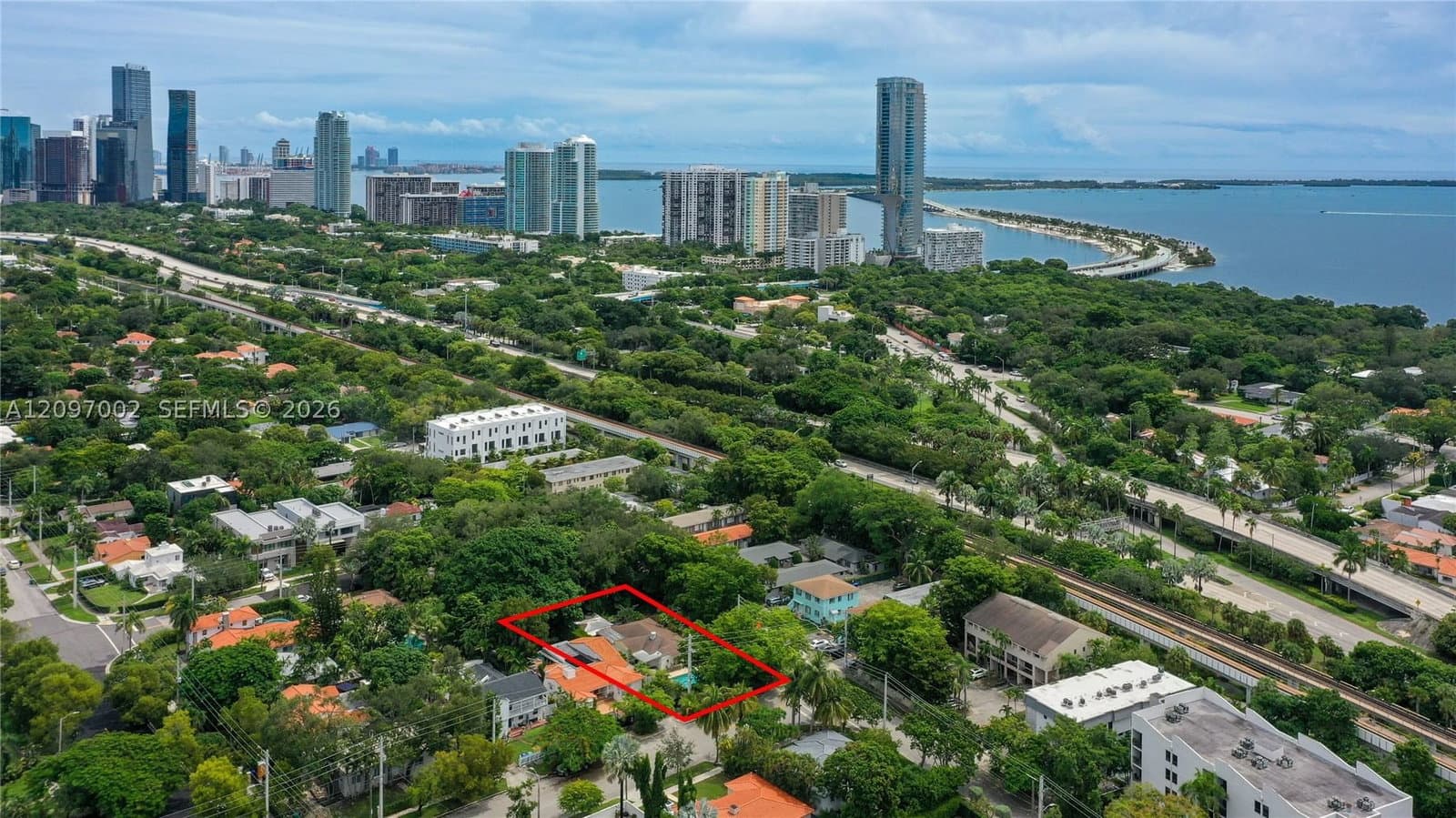 5+1 Müstakil ev — 2920 1st Ave, Miami, FL 33129