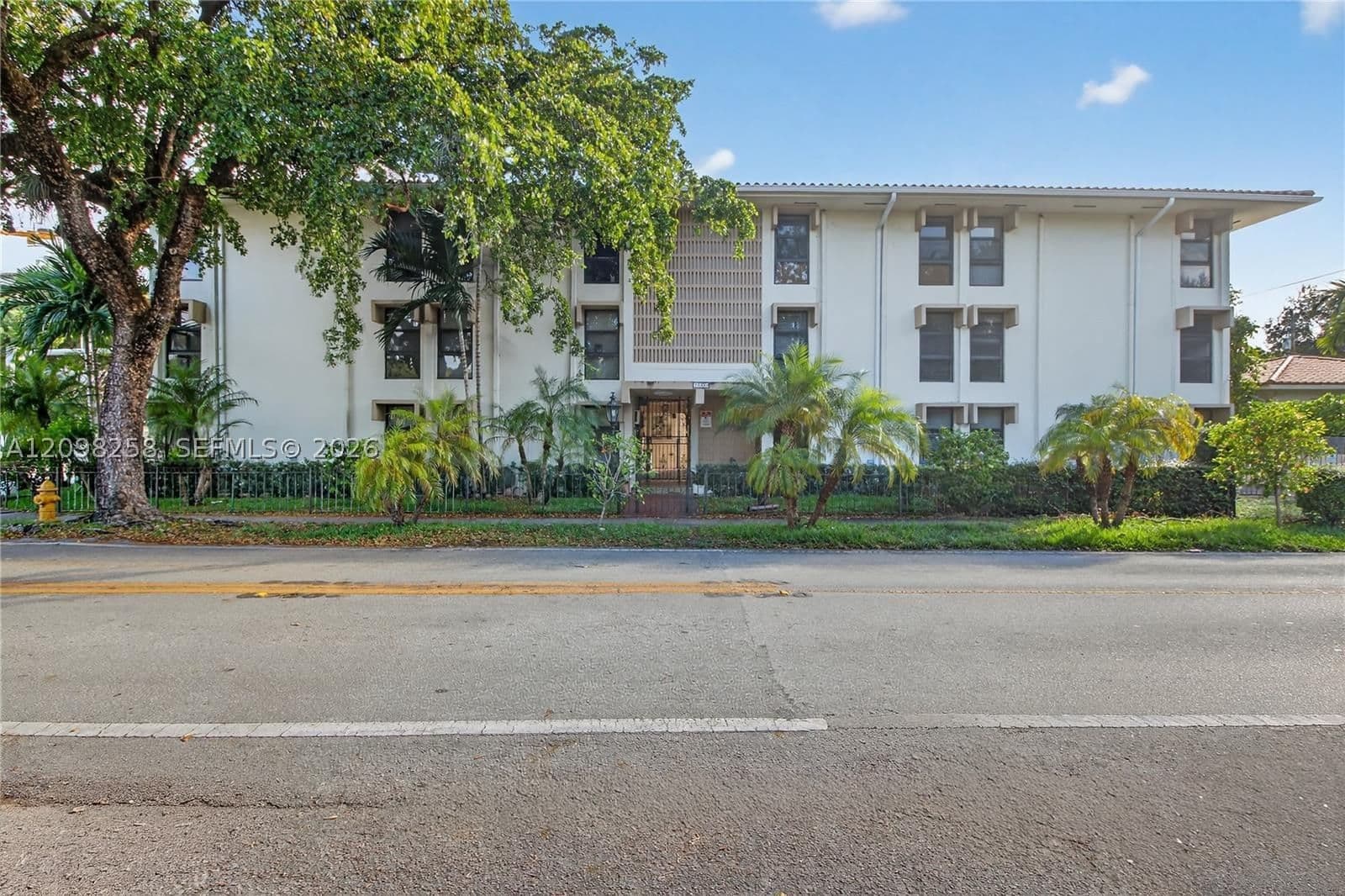 2+1 Daire — 1600 Le Jeune Rd #7, Coral Gables, FL 33134