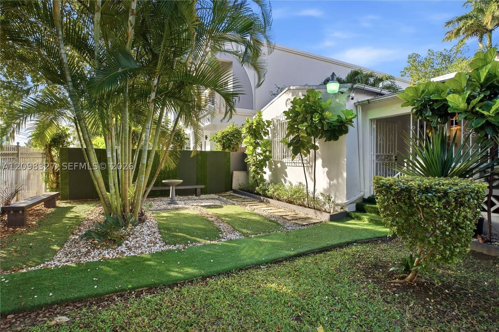 3+1 Müstakil ev — 3318 19th Ave, Miami, FL 33142