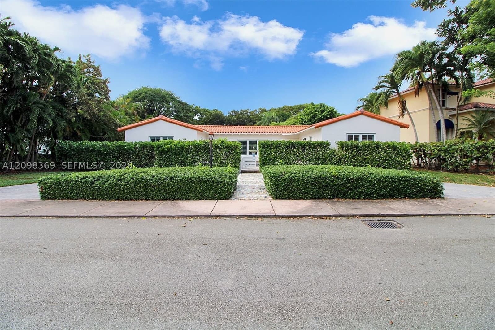3+1 Müstakil ev — 1110 Wallace St, Coral Gables, FL 33134