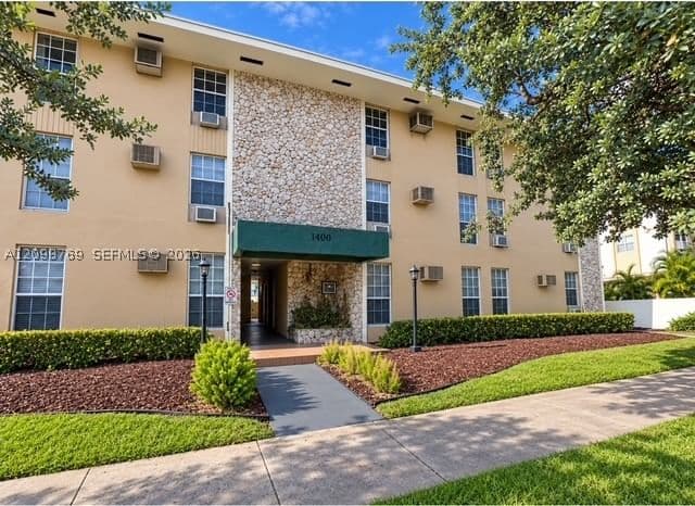 2+1 Daire — 1400 Douglas Rd #14, Coral Gables, FL 33134
