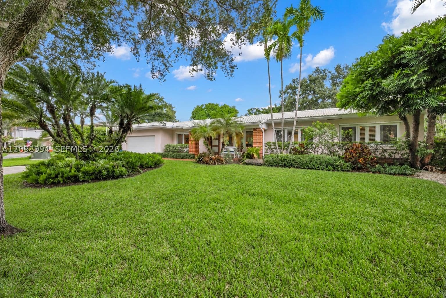 3+1 Müstakil ev — 1245 Algardi Ave, Coral Gables, FL 33146