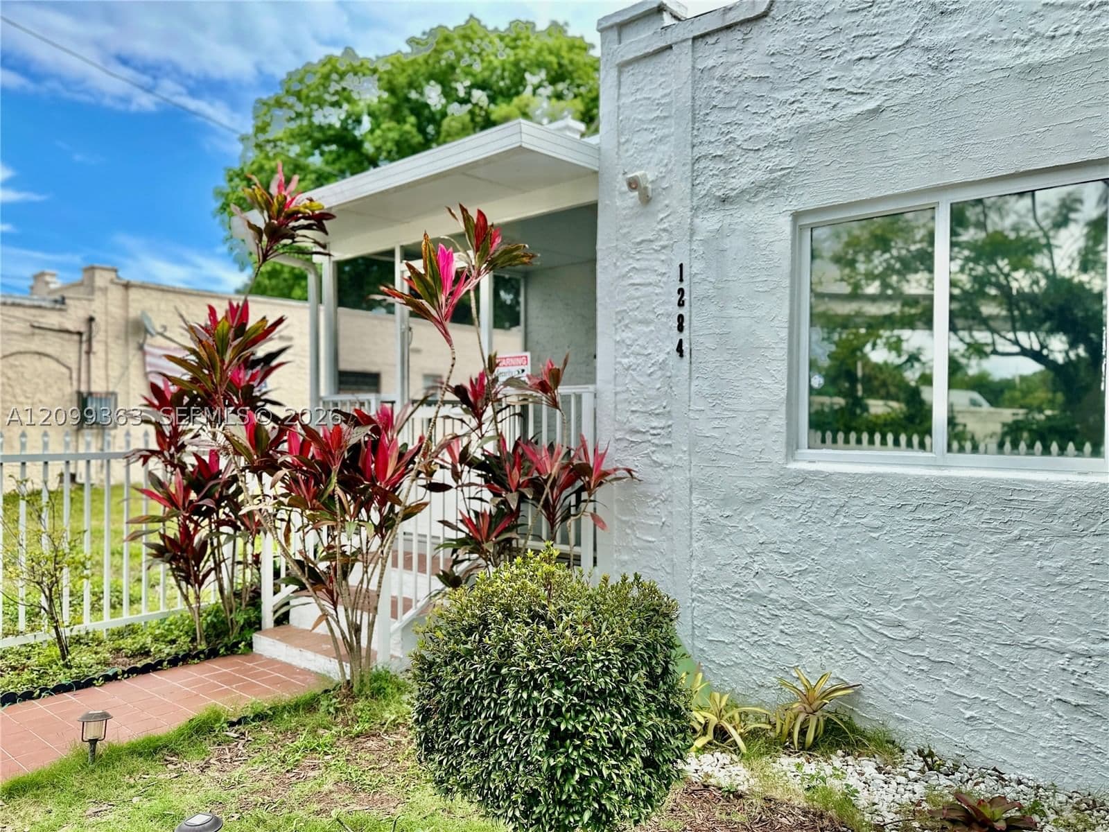 2+1 Müstakil ev — 1284 39 ST, Miami, FL 33142