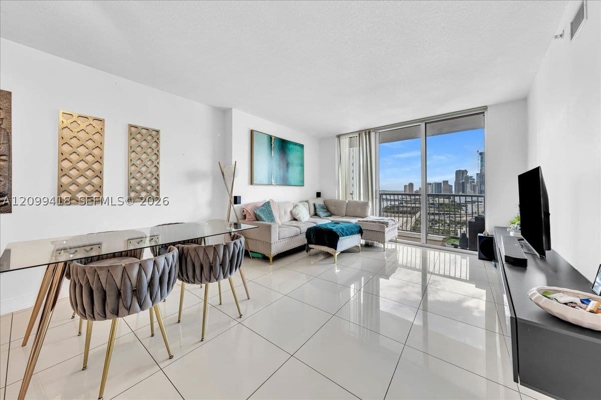 1+1 Condo — 1750 Bayshore Dr #2510, Miami, FL 33132