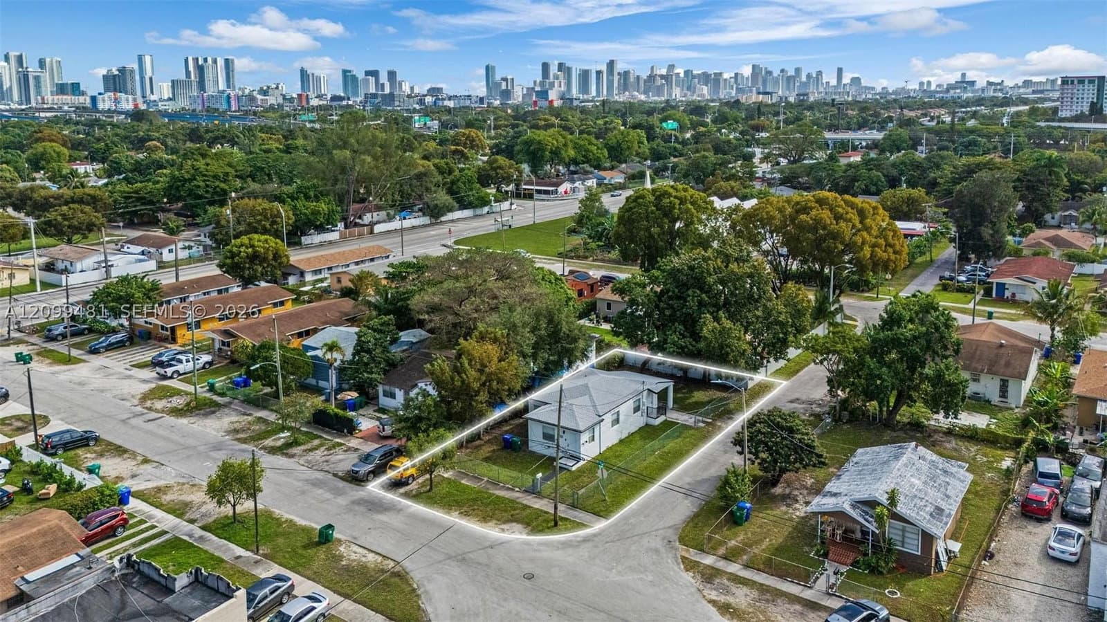 3+1 Müstakil ev — 1244 45th St, Miami, FL 33142