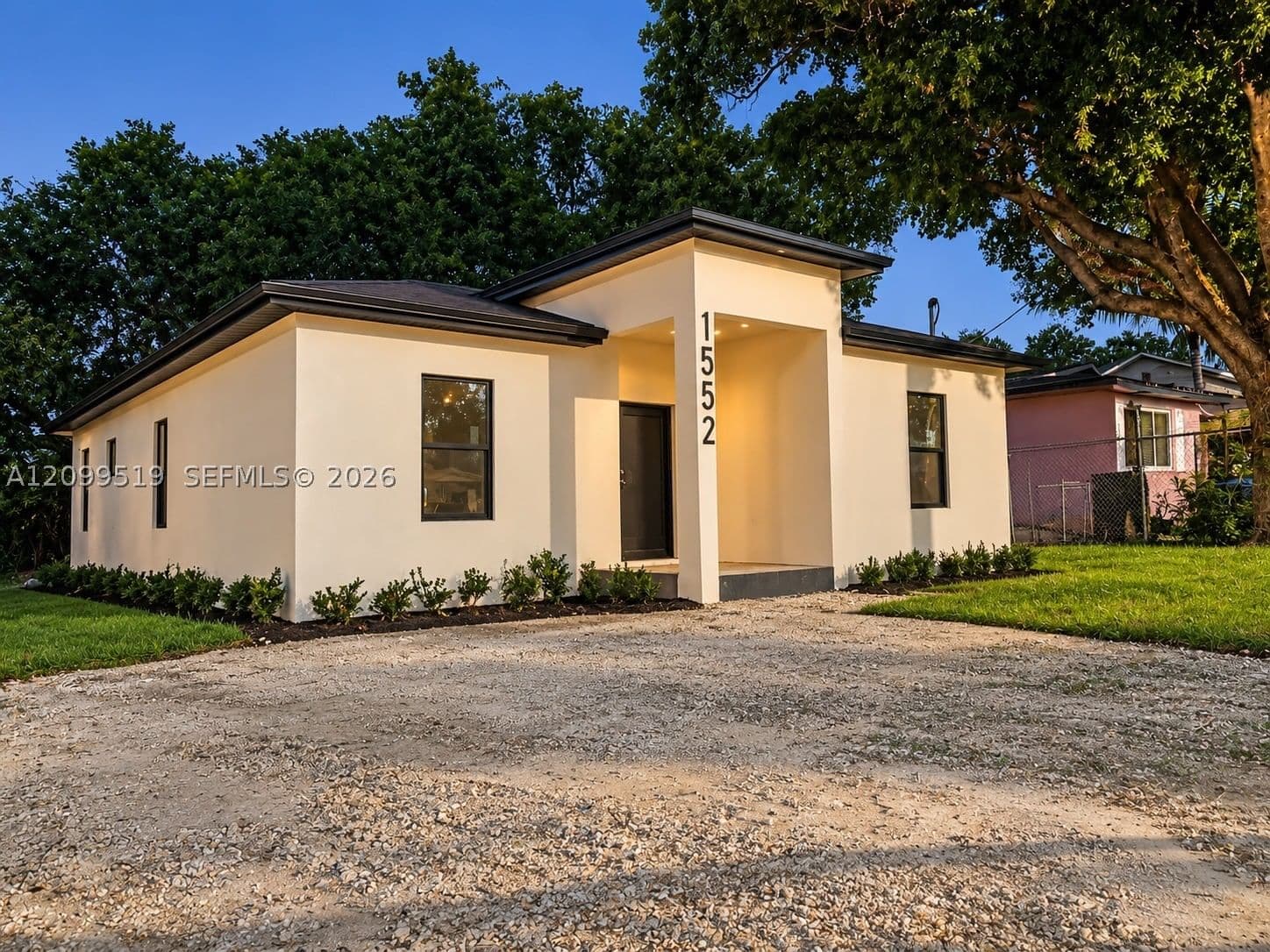 4+1 Müstakil ev — 1552 51st Ter, Miami, FL 33142
