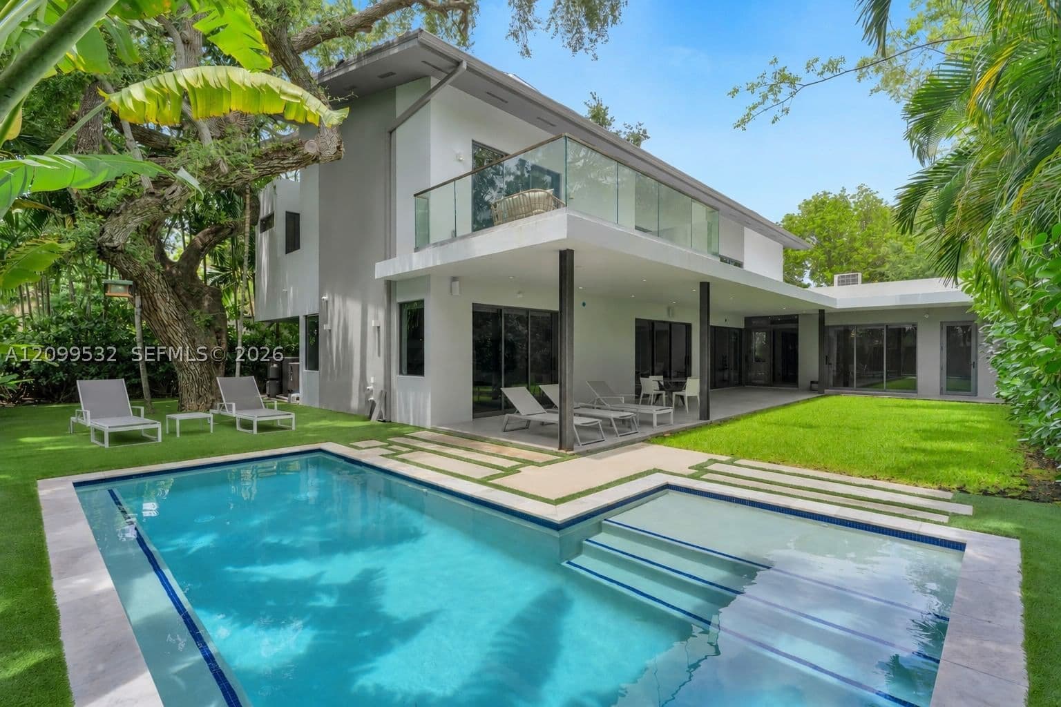 6+1 Müstakil ev — 10 Samana Dr, Miami, FL 33133