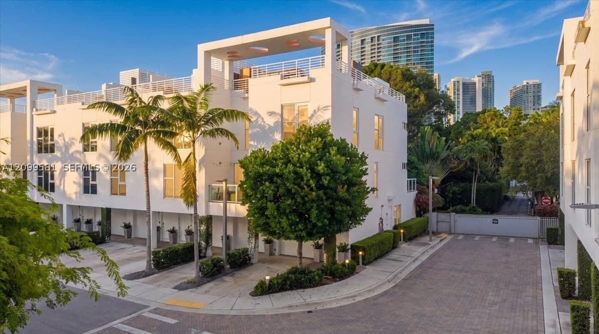 3+1 Townhouse — 455 39th St #202, Miami, FL 33137