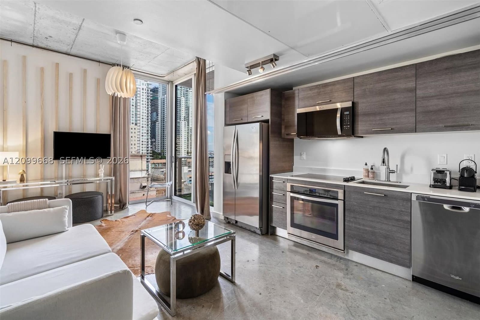1+1 Condo — 151 1st St #1404, Miami, FL 33131