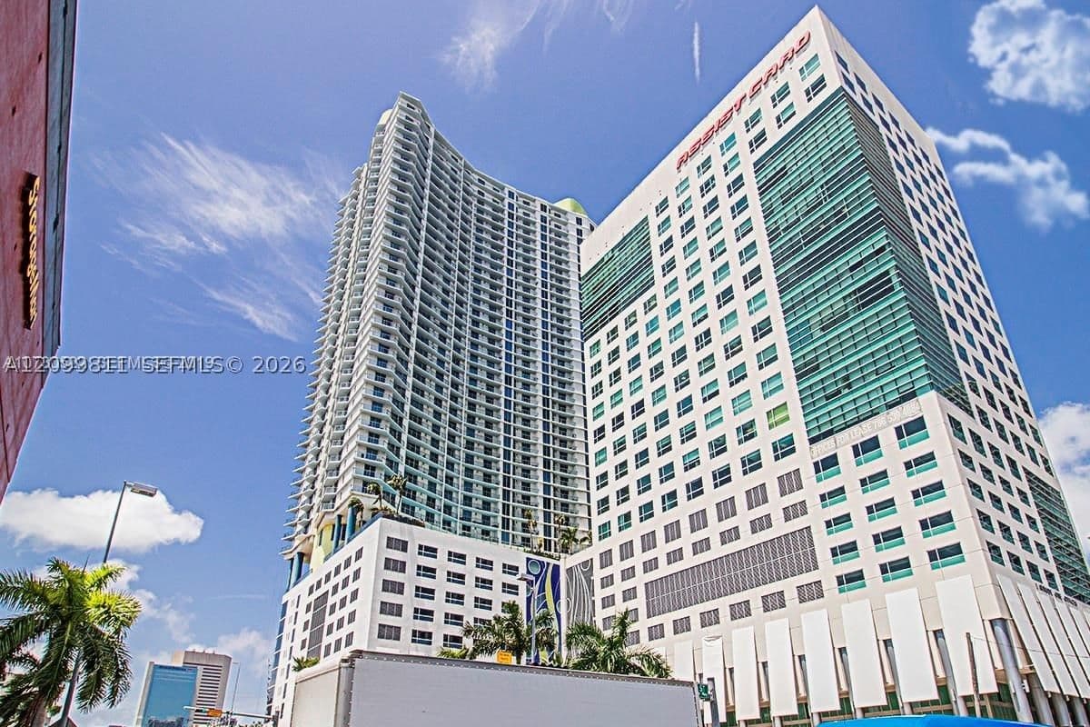 1+1 Condo — 185 7th St #1414, Miami, FL 33130