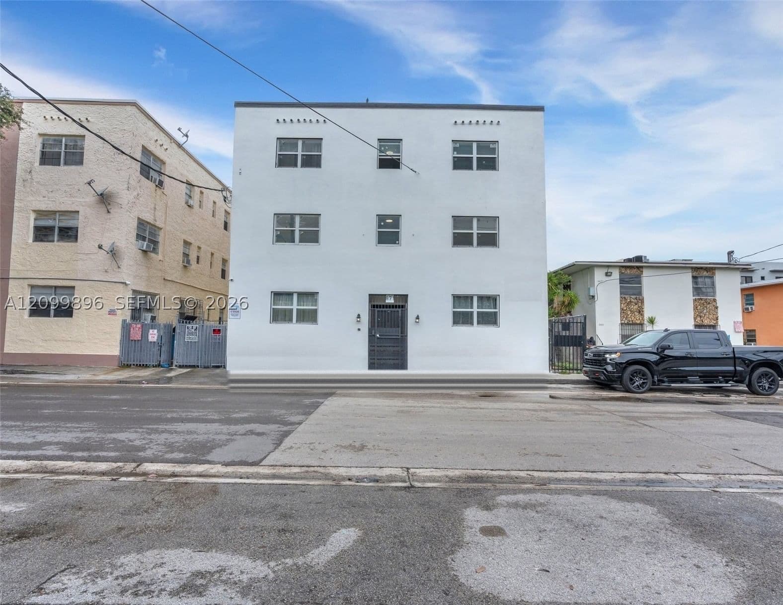Mülk — 871 3rd St, Miami, FL 33130