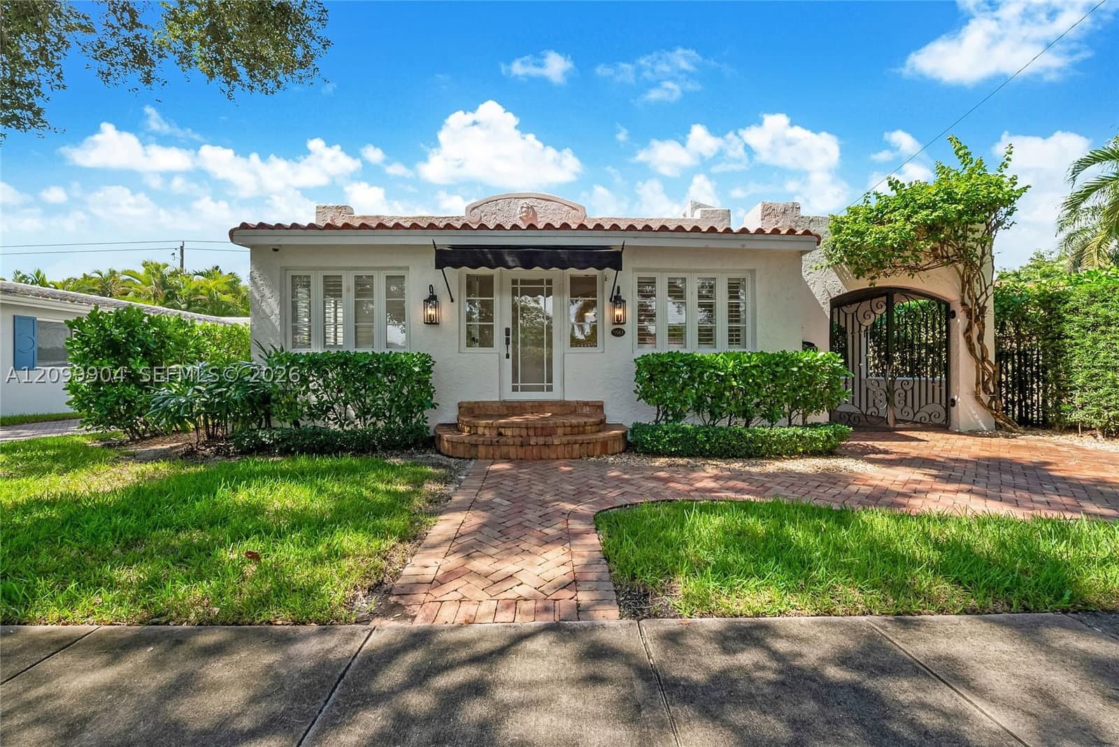 4-bedroom Single-Family Home — 910 Santiago St, Coral Gables, FL 33134
