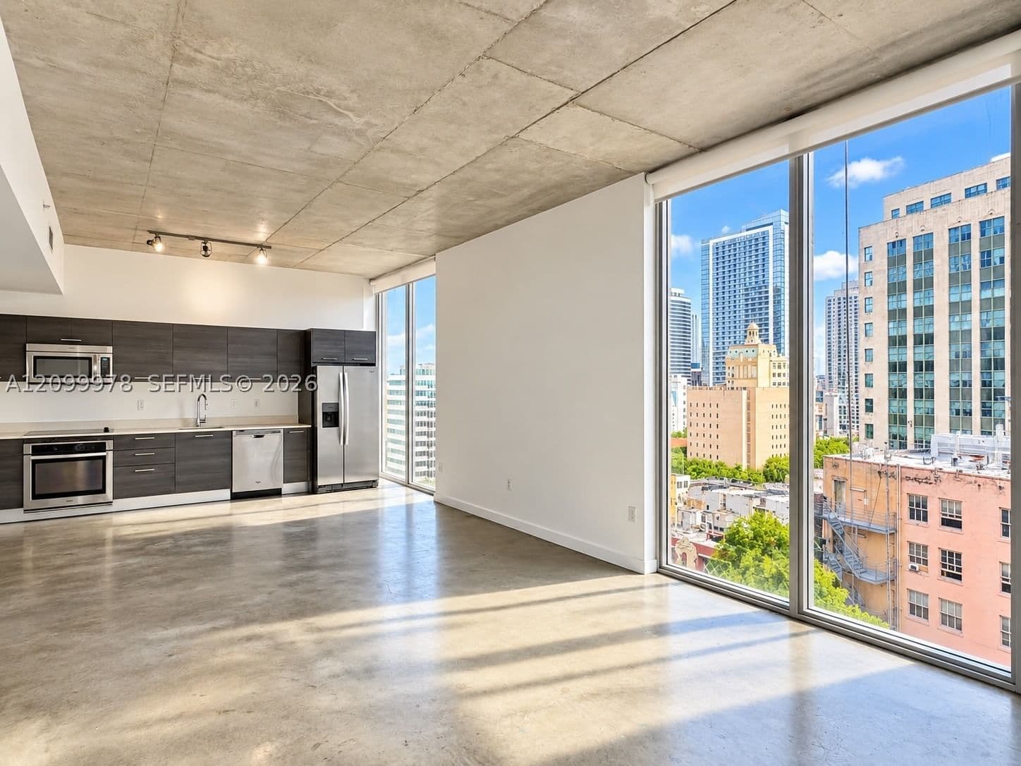 1+1 Condo — 151 1st St #1202, Miami, FL 33131