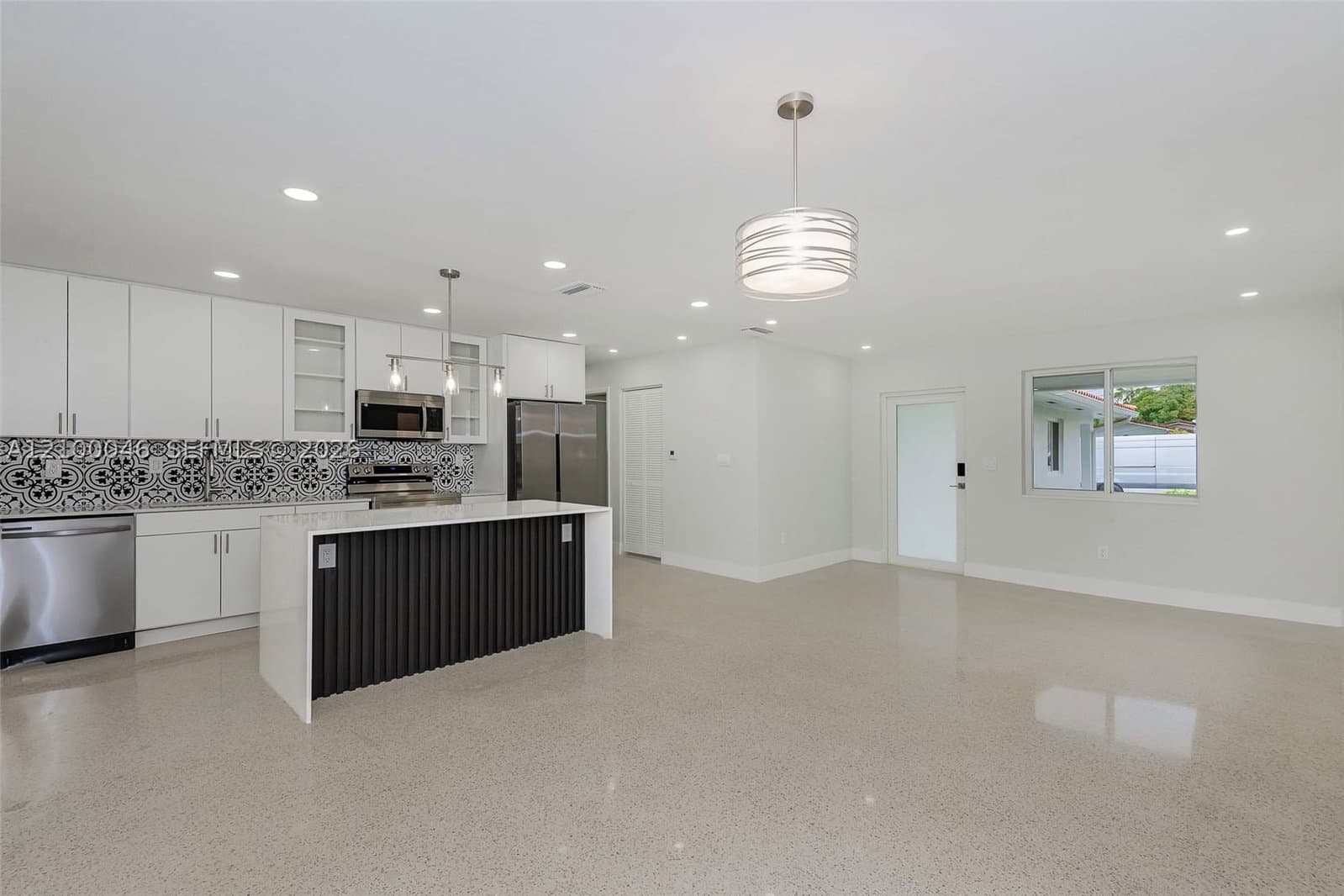 3+1 Müstakil ev — 1025 11th St #1025, Miami, FL 33129