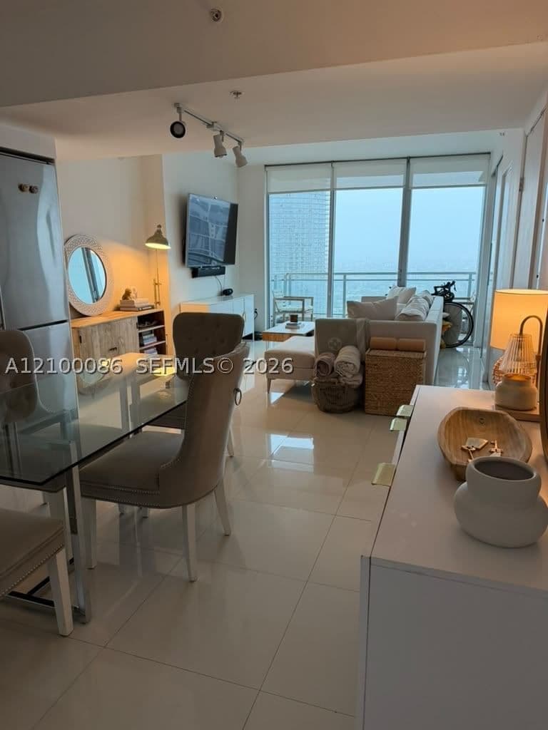 1-bedroom Condo — 92 3rd St #4009, Miami, FL 33130
