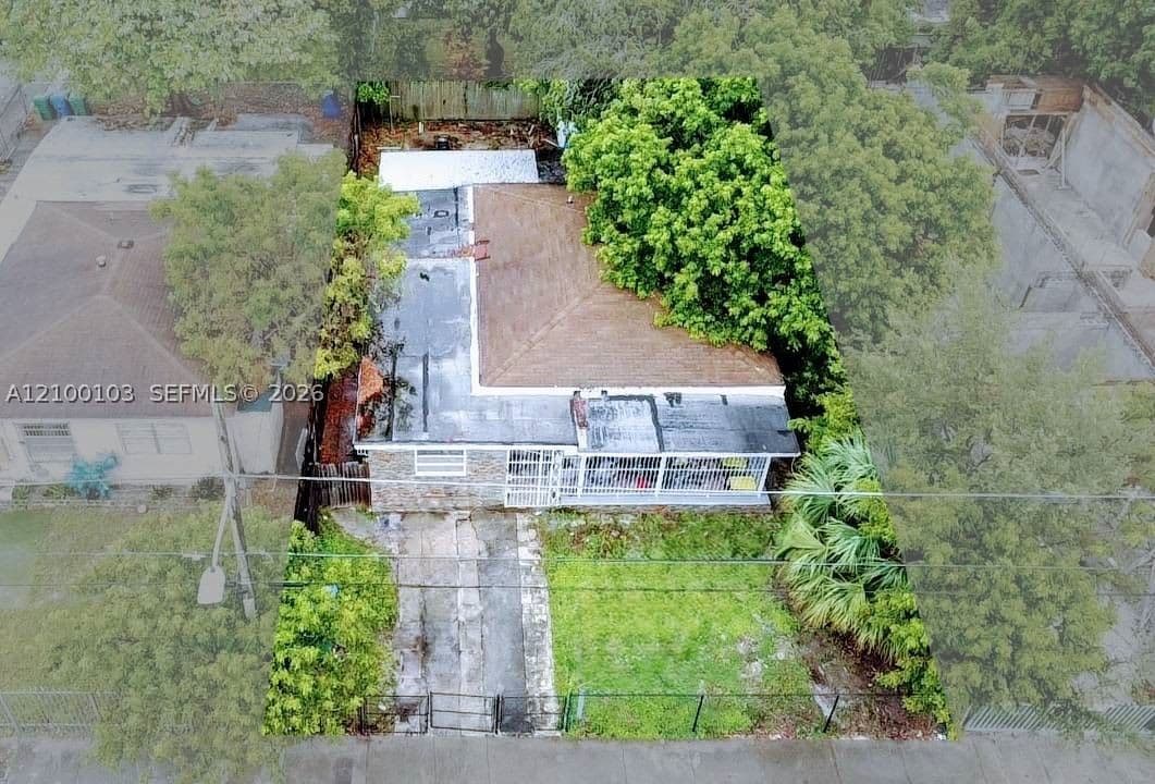 2+1 Müstakil ev — 1085 25th St, Miami, FL 33127