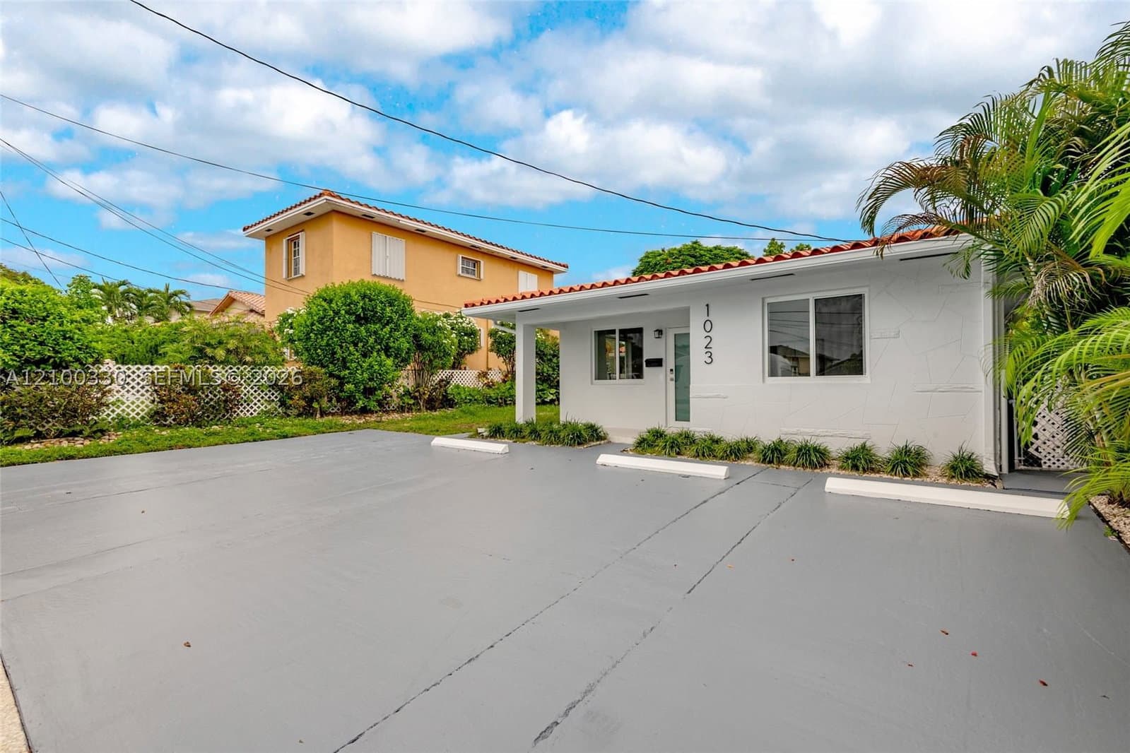 2+1 Müstakil ev — 1023 11th St #1023, Miami, FL 33129