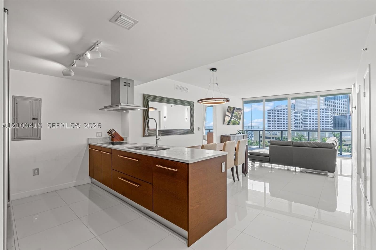 2+1 Condo — 495 Brickell Ave #905, Miami, FL 33131