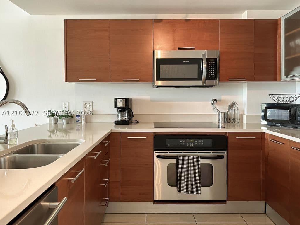 1-bedroom Condo — 3250 1st Ave #810, Miami, FL 33137
