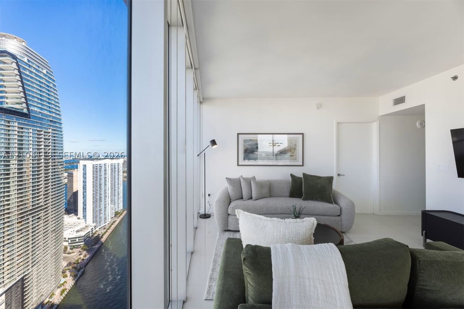 2-bedroom Condo — 485 Brickell Ave #4804, Miami, FL 33131