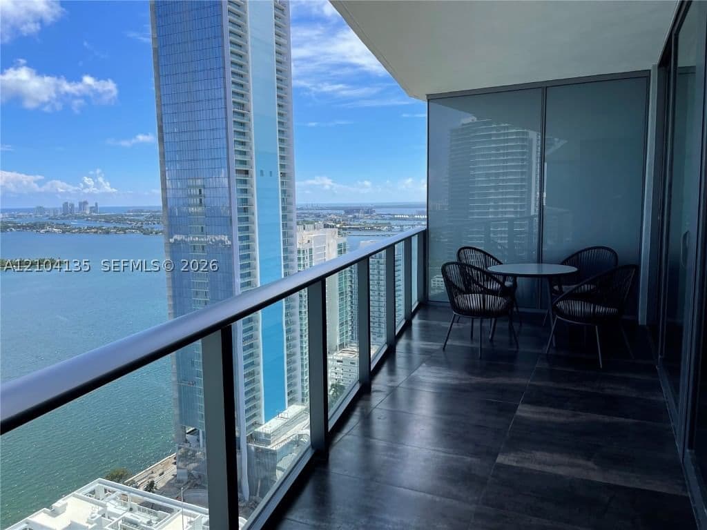 Icon Bay Condo, Edgewater