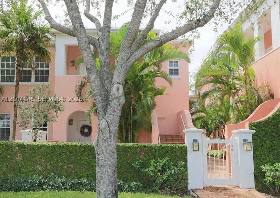 2-bedroom Condo — 578 Loretto Ave #5, Coral Gables, FL 33146