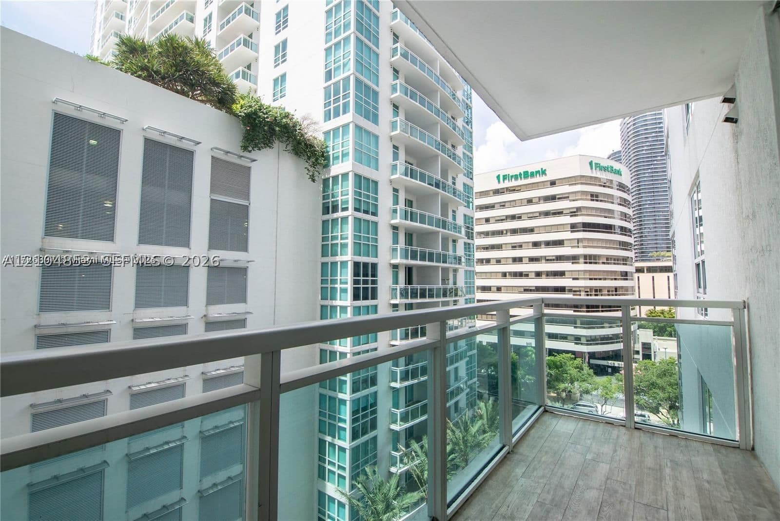 1-bedroom Condo — 950 Brickell Bay #703, Miami, FL 33131