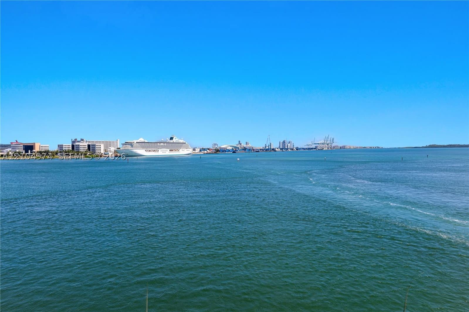2-bedroom Condo — 335 Biscayne Blvd #412, Miami, FL 33131