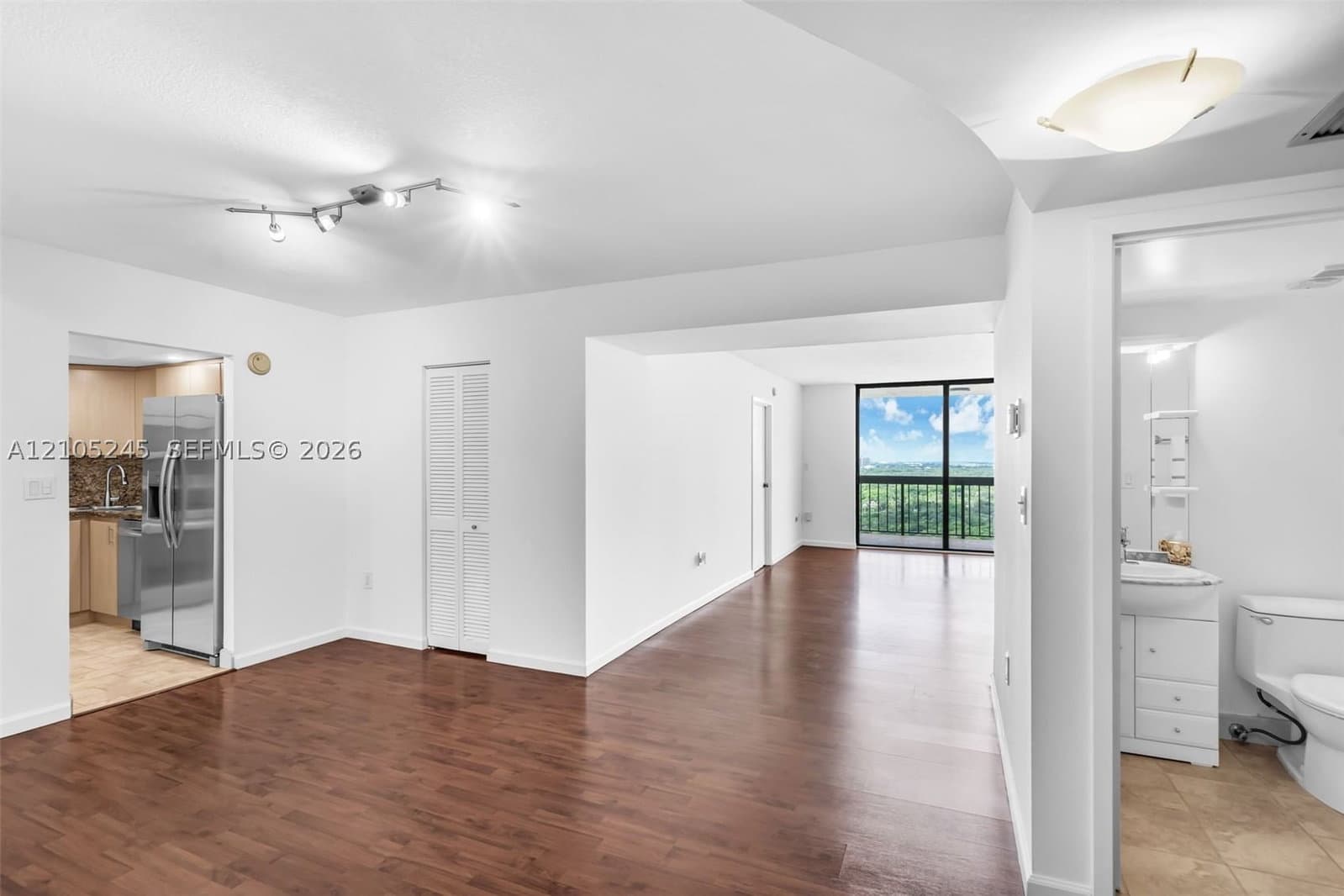 1-bedroom Condo — 2333 Brickell Ave #2708, Miami, FL 33129