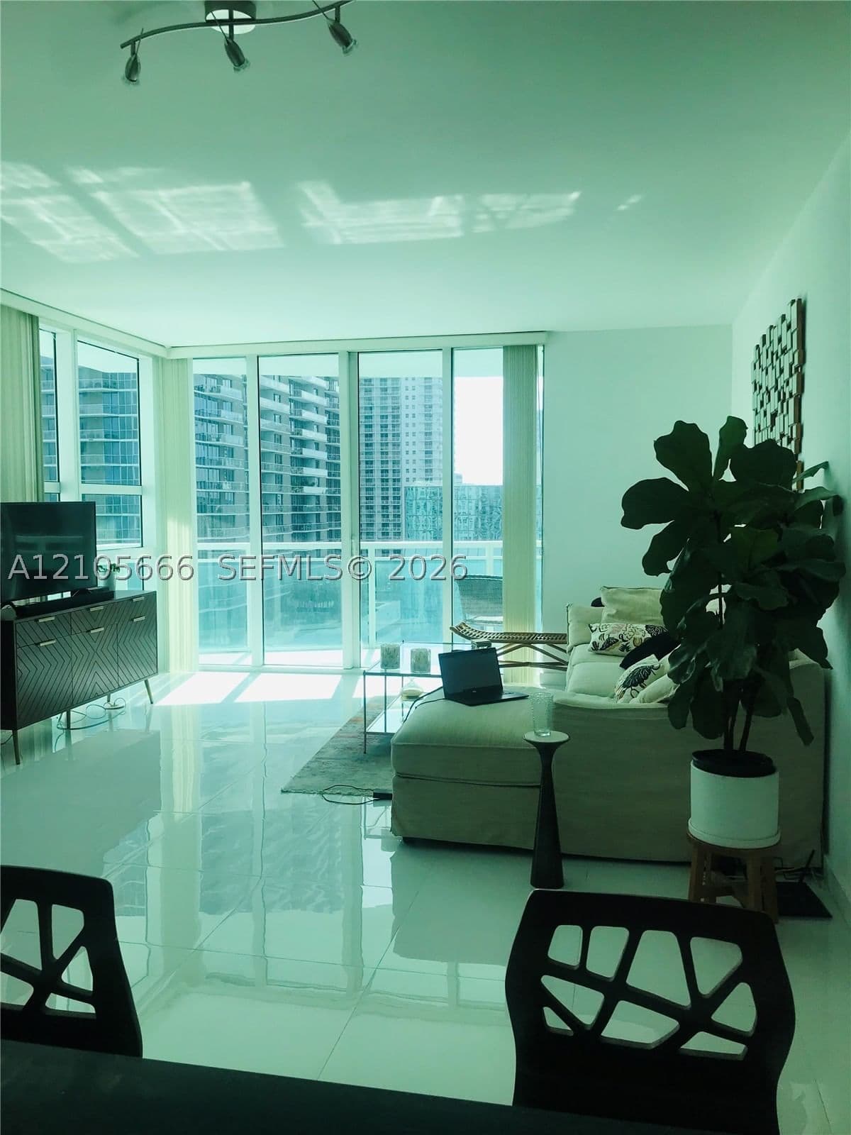 2+1 Condo — 951 Brickell Ave #2410, Miami, FL 33131