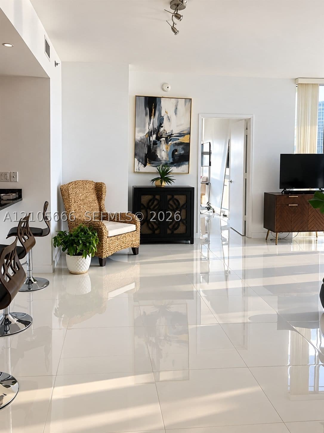 2-bedroom Condo — 951 Brickell Ave #2410, Miami, FL 33131