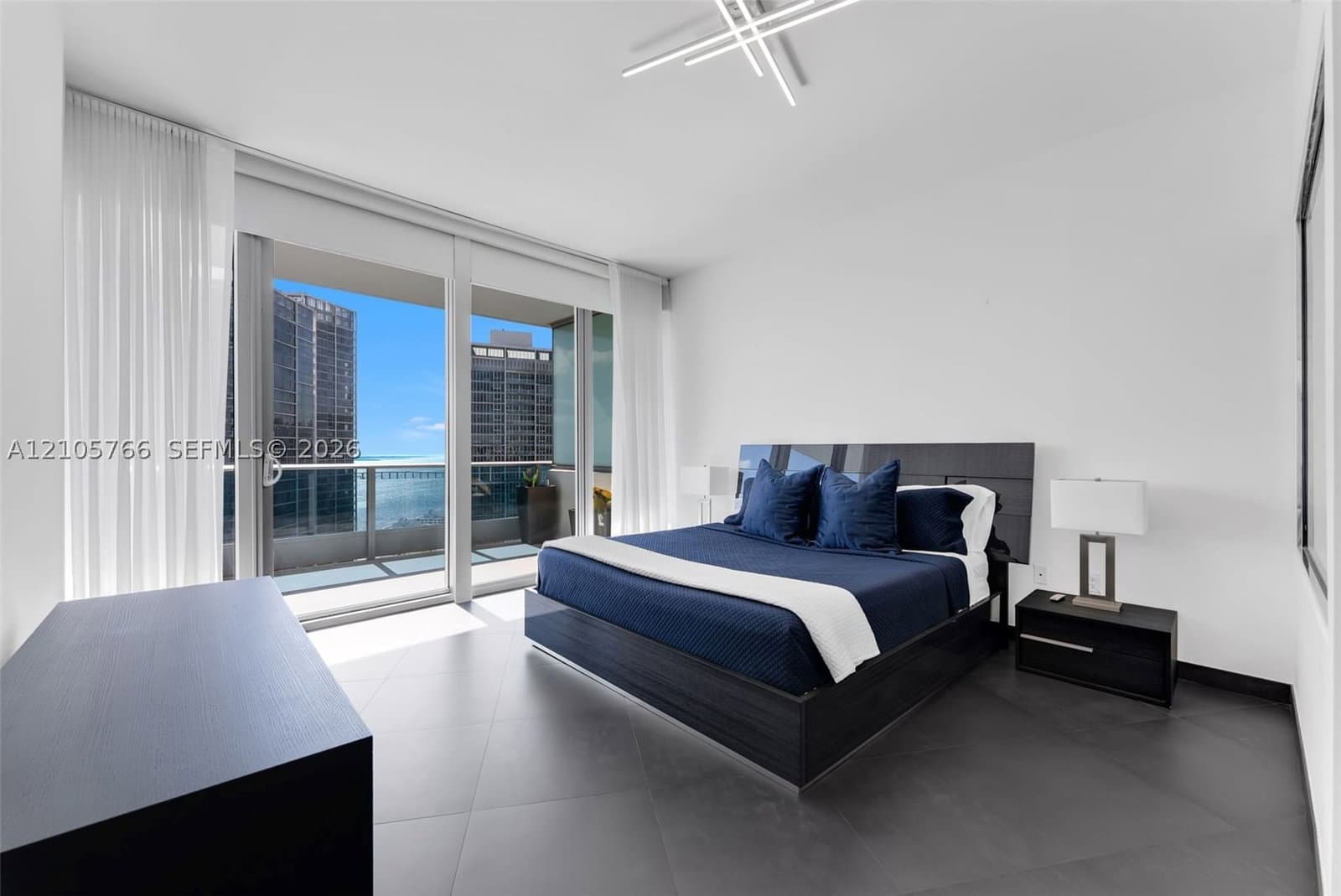 EPIC WEST CONDO — ilan fotoğrafı