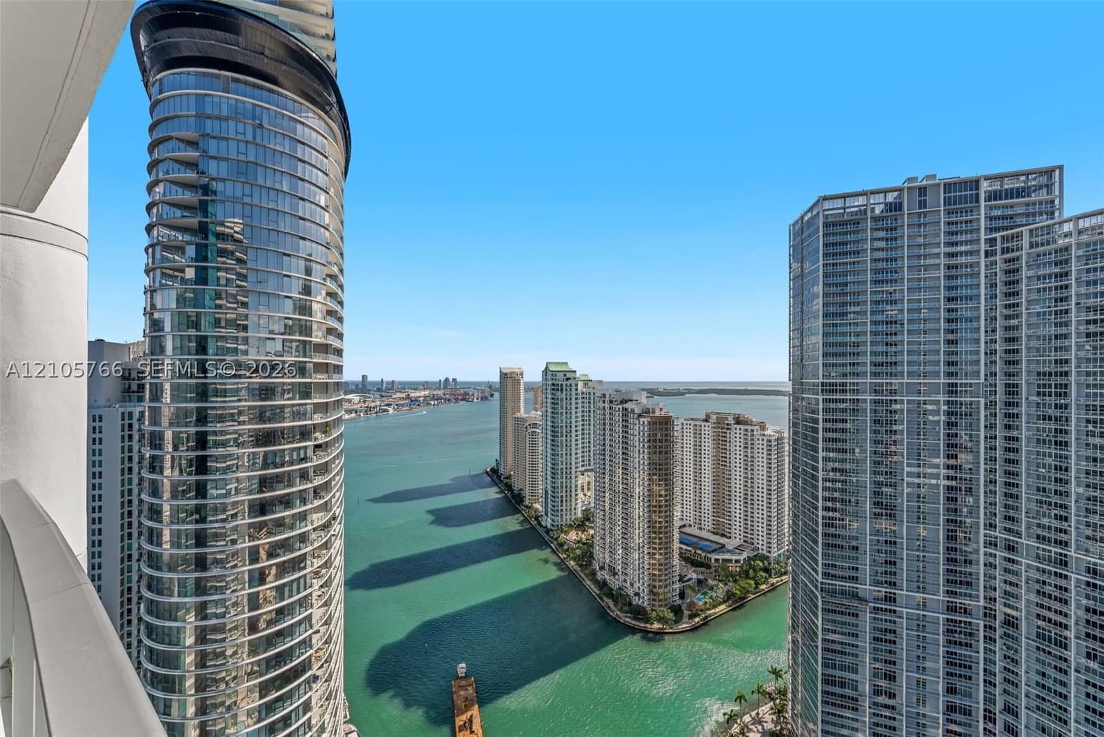 EPIC WEST CONDO — ilan fotoğrafı