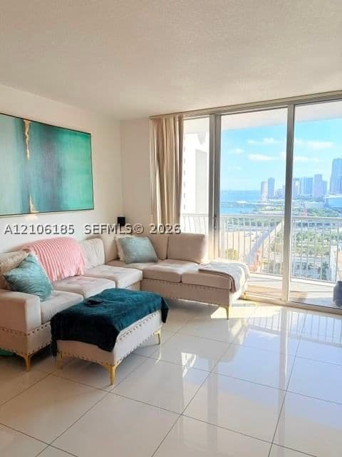 1+1 Condo — 1750 Bayshore Dr #2510, Miami, FL 33132