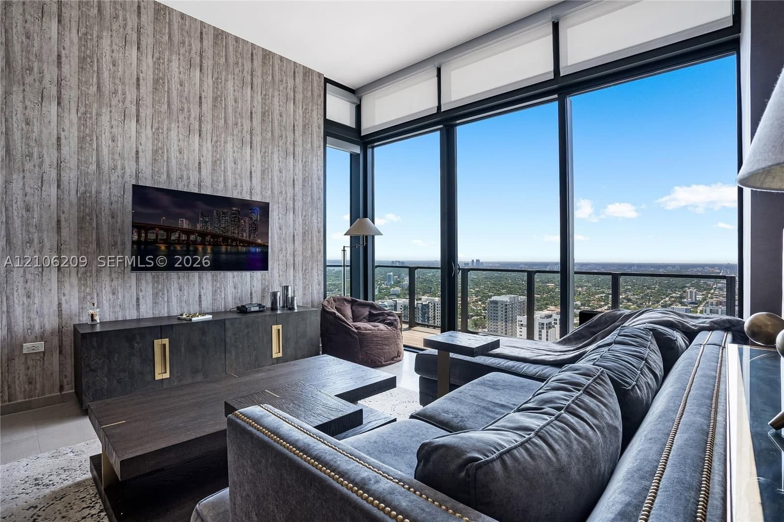 1+1 Condo — 88 7th St #4006, Miami, FL 33130