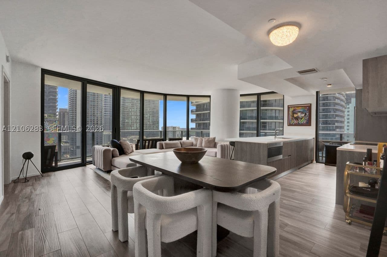 3-bedroom Condo — 801 Miami Ave #1801, Miami, FL 33130