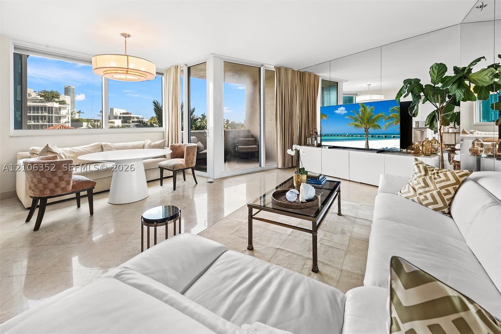 2+1 Condo — 300 Pointe Dr #504, Miami Beach, FL 33139