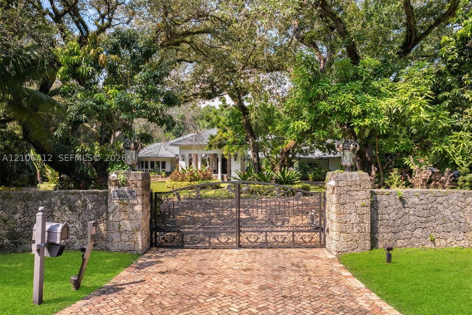 6+1 Müstakil ev — 9400 Old Cutler Rd, Coral Gables, FL 33156