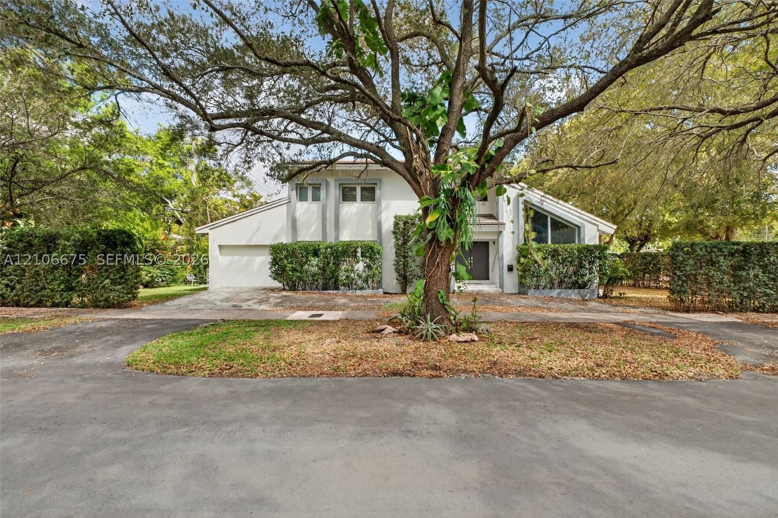 3-bedroom Single-Family Home — 3231 Salzedo St, Coral Gables, FL 33134