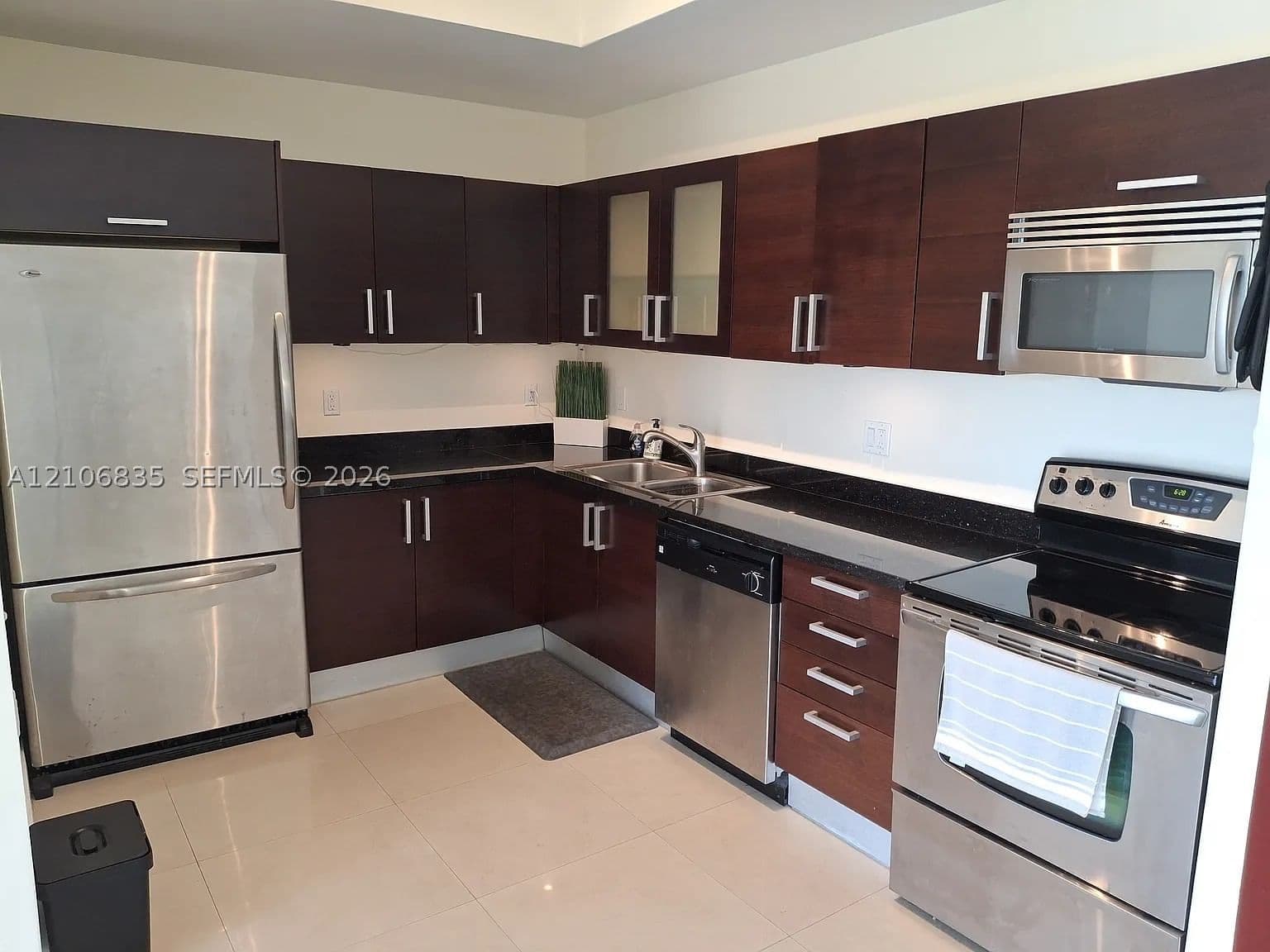 Condo — 3250 Grand Ave #410, Miami, FL 33133