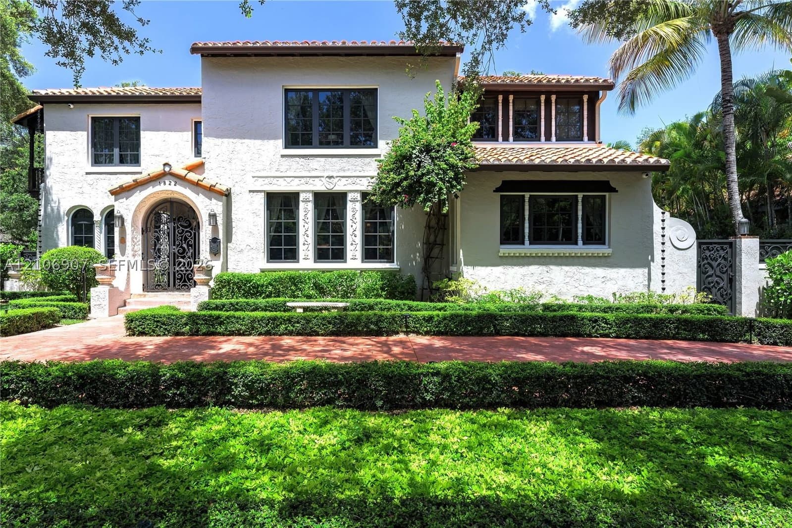 6-bedroom Single-Family Home — 1822 Country Club Prado, Coral Gables, FL 33134
