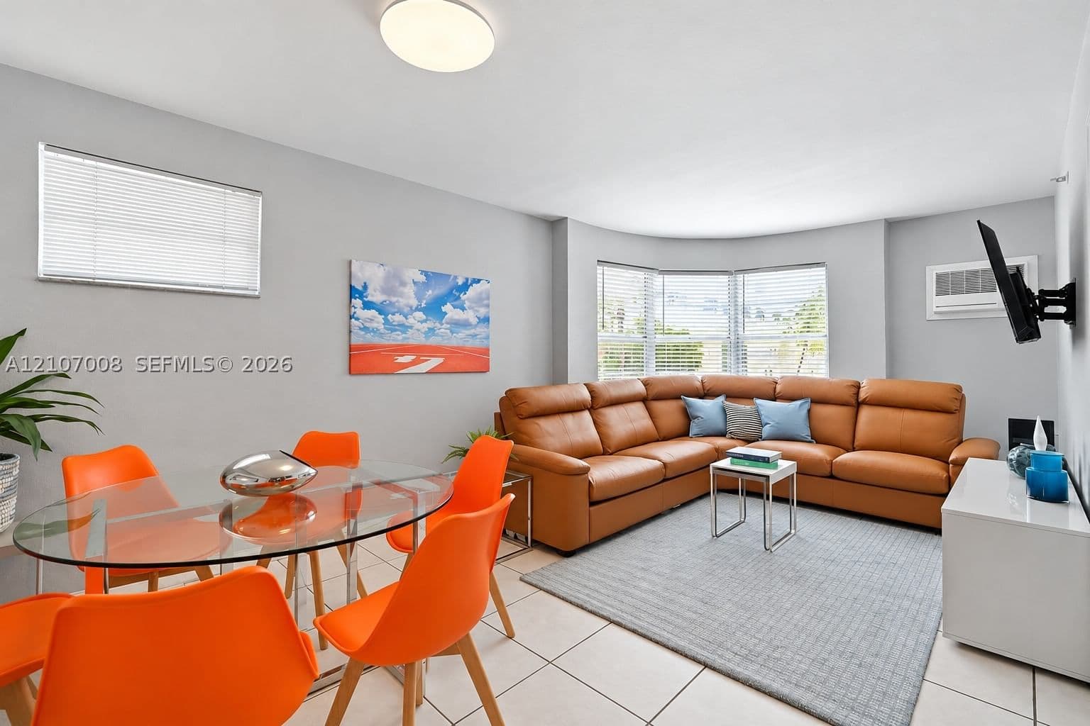 2-bedroom Condo — 3030 Collins Ave #2H, Miami Beach, FL 33140