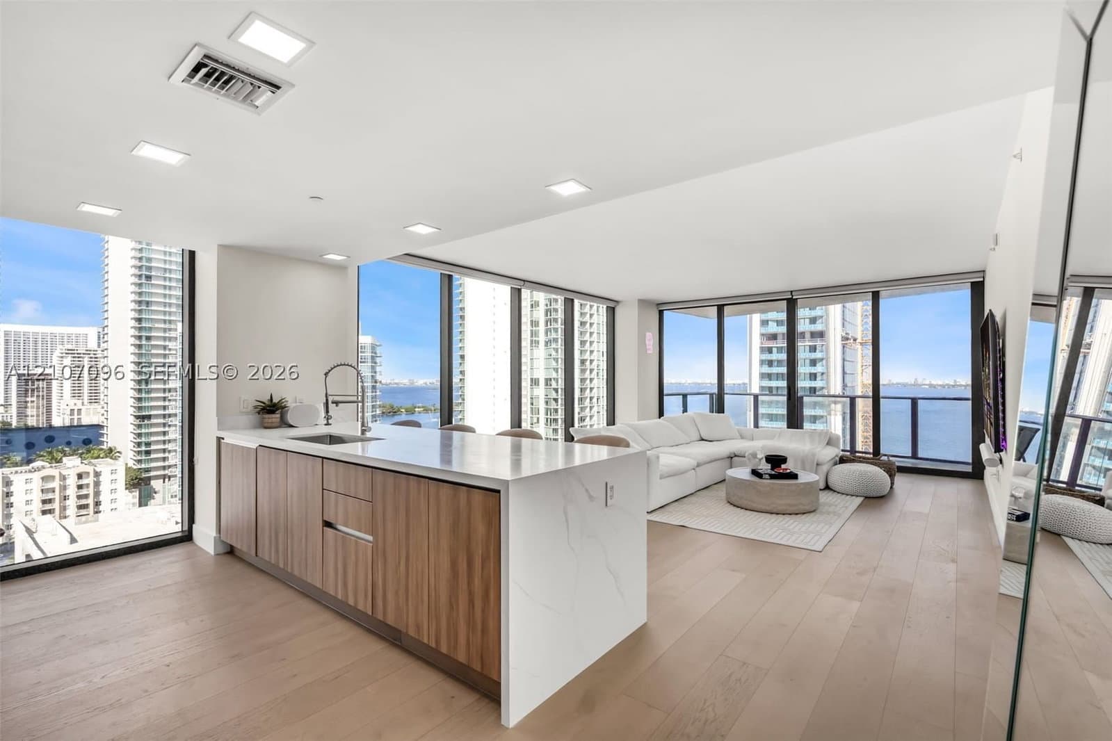 Icon Bay Condo, Edgewater