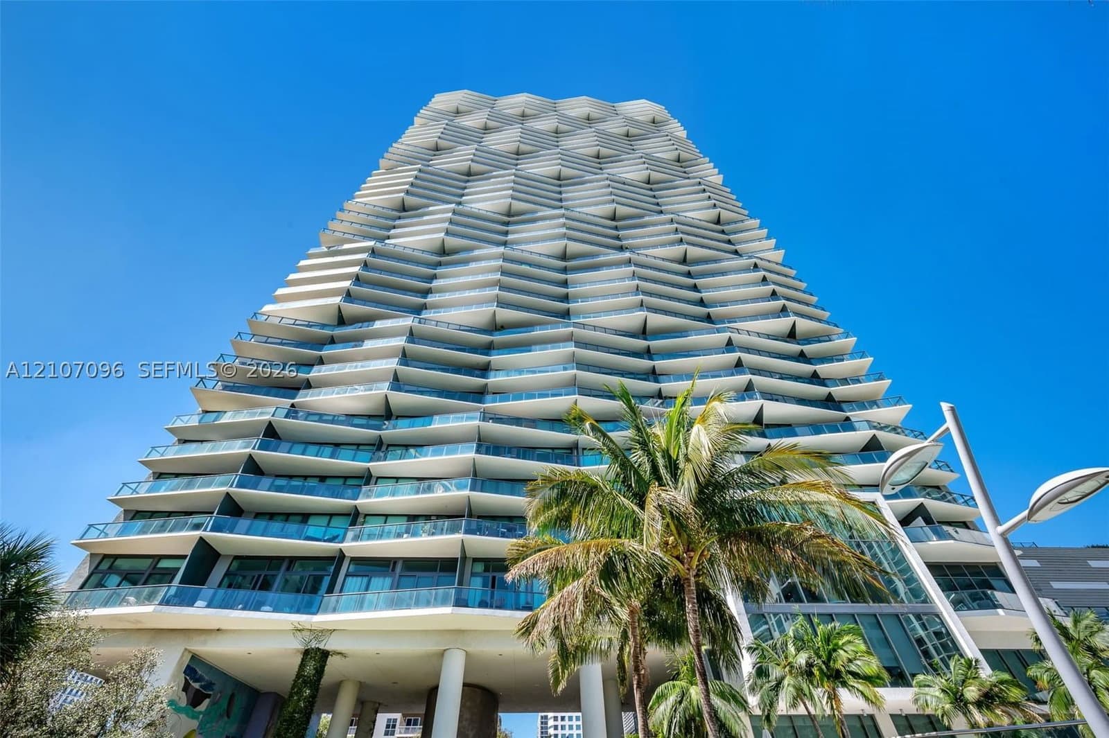 ICON BAY CONDO — ilan fotoğrafı