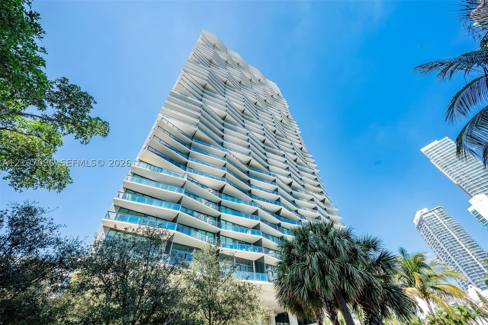 ICON BAY CONDO — ilan fotoğrafı