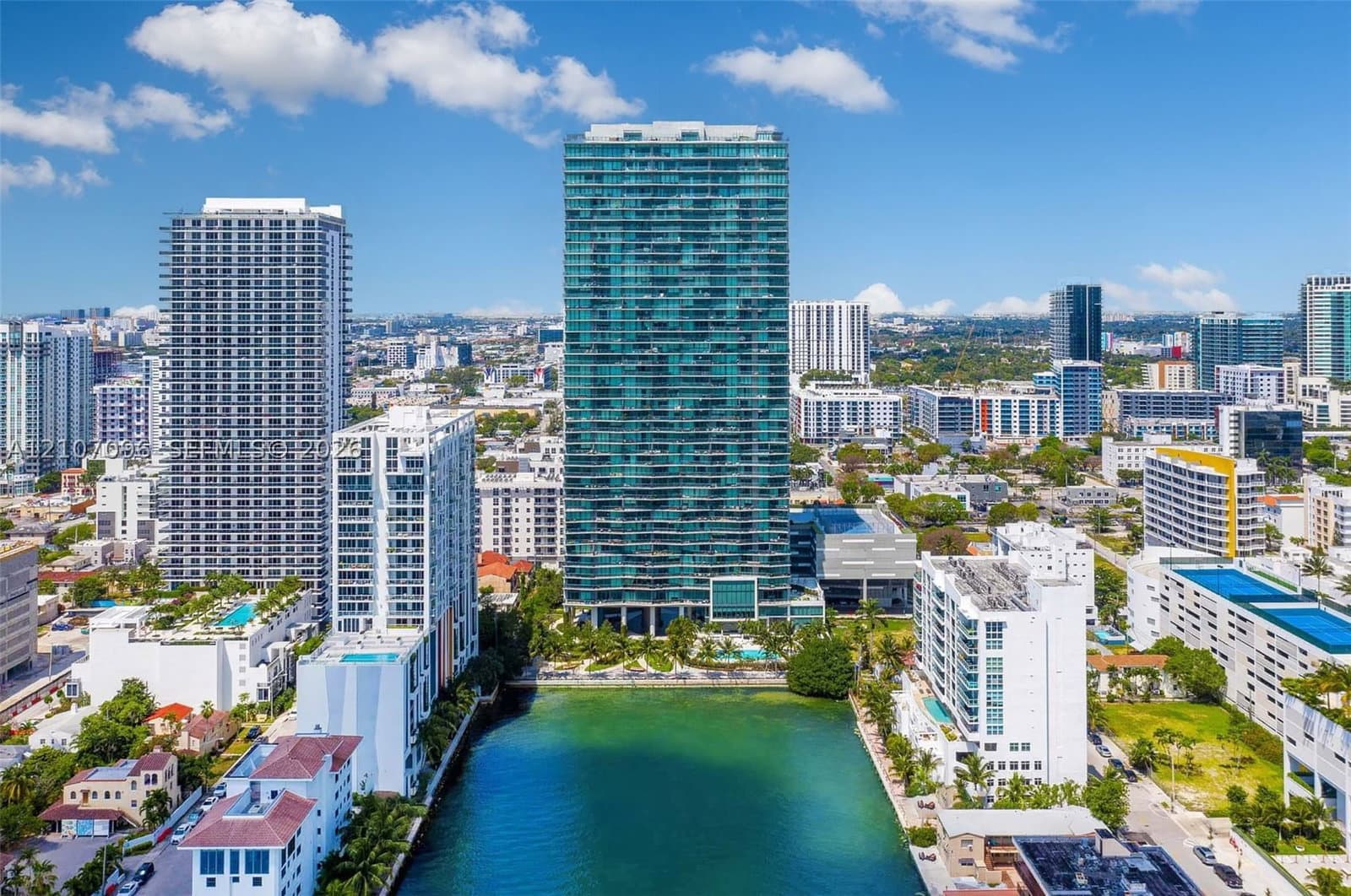 ICON BAY CONDO — ilan fotoğrafı