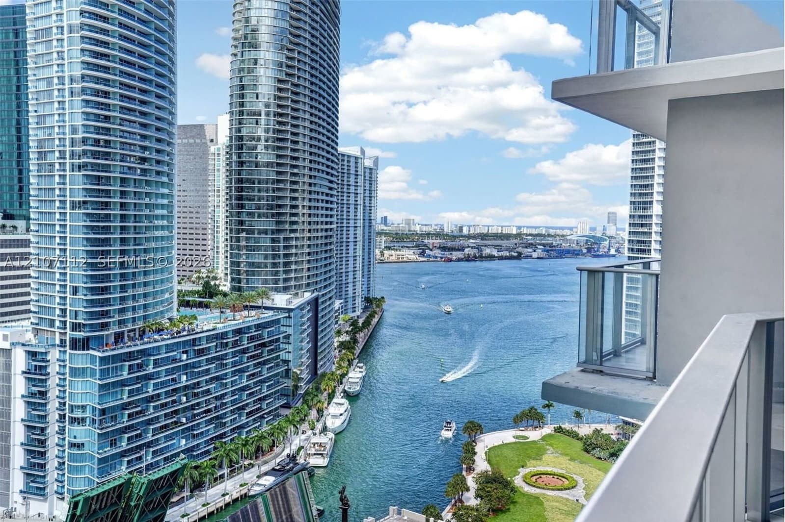 1-bedroom Condo — 77 5th St #2705, Miami, FL 33131